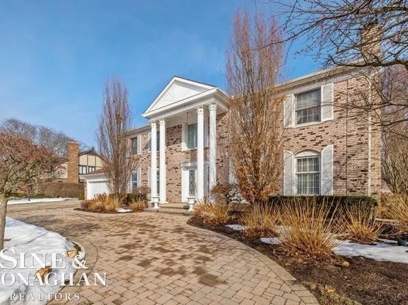 8 Lake Shore Ln, Grosse Pointe Shores, MI 48236