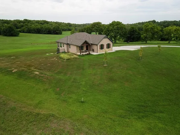 22777 219th St, Leavenworth, KS 66048