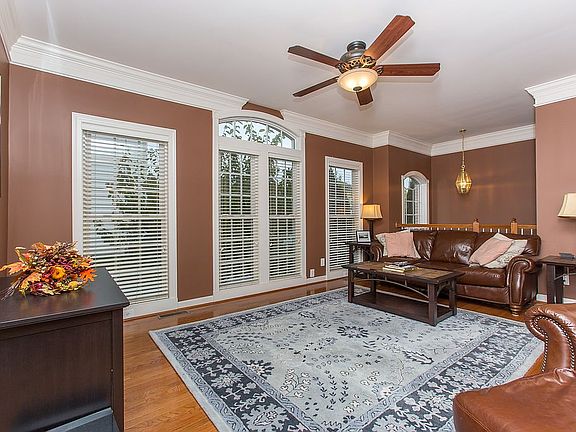 living room w/ ceiling fan