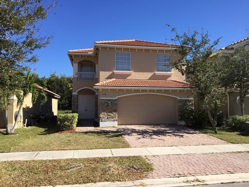 1st image of 1038 NW Leonardo Cir