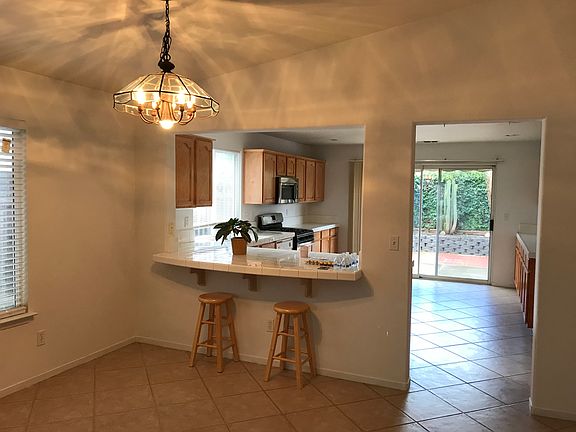 2nd image of 1829 N Baylor Ln