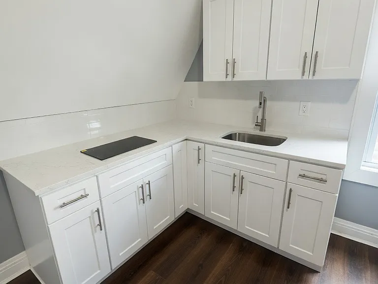 140 S 10th St #3 — Photo 2