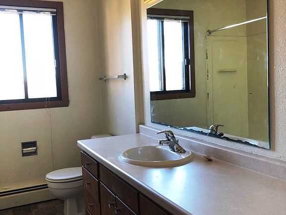 4th image of 920 18th St S APT 1
