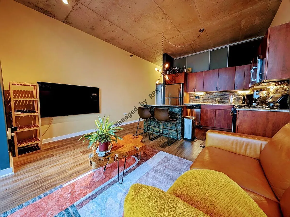 Building Photo - 235 W Van Buren St #2907