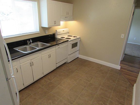 4th image of 102-106 Arkansas Dr