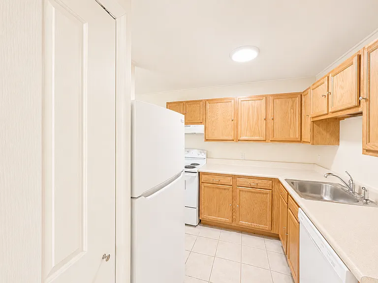 Old Carriage House Apartments — Photo 16
