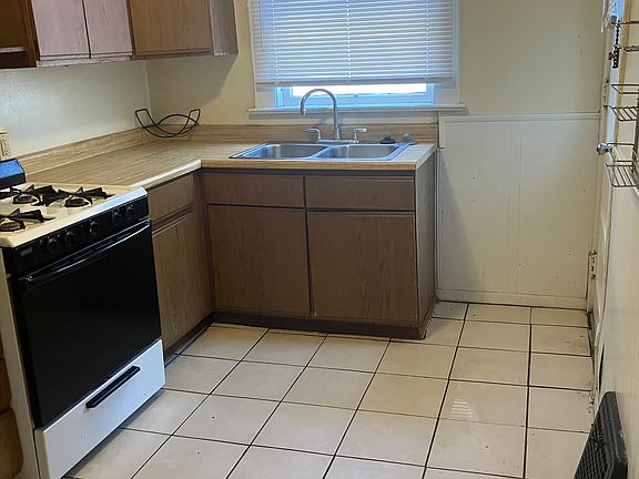 4th image of 241 Lake Anna Ct