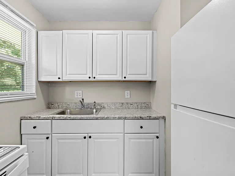 5677 Parchester Dr — Photo 8