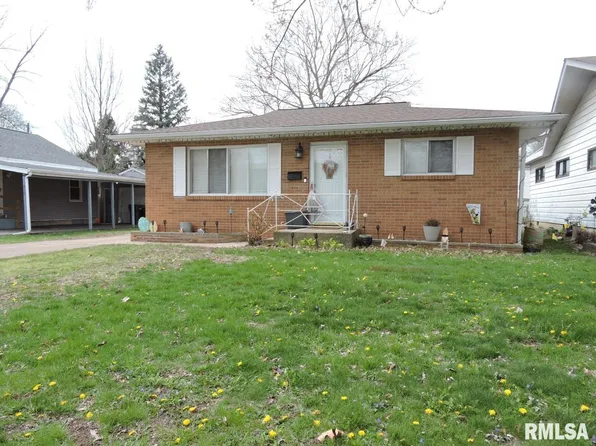 313 Sherwood Dr, Pekin, IL 61554