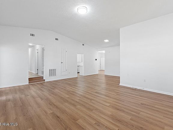 4th image of 866 Brookfield Parkway