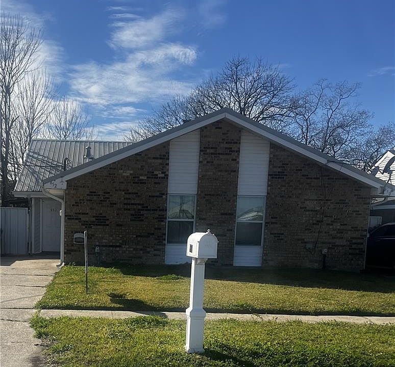 1st image of 852 1st Ave