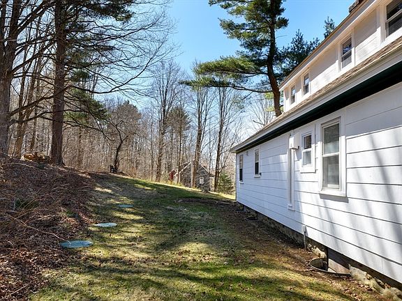 3rd image of 40 Warren Rd
