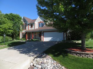 8880 S Parkside Dr, Oak Creek, WI 53154