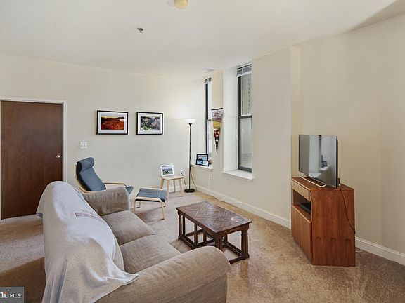 4th image of 1001 Chestnut St #1005W