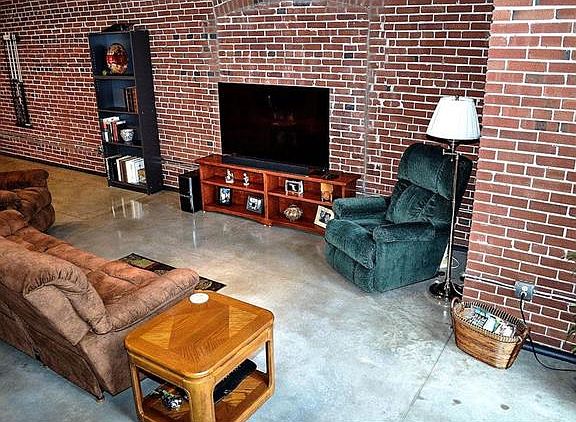 4th image of 1015 Washington Ave APT 606