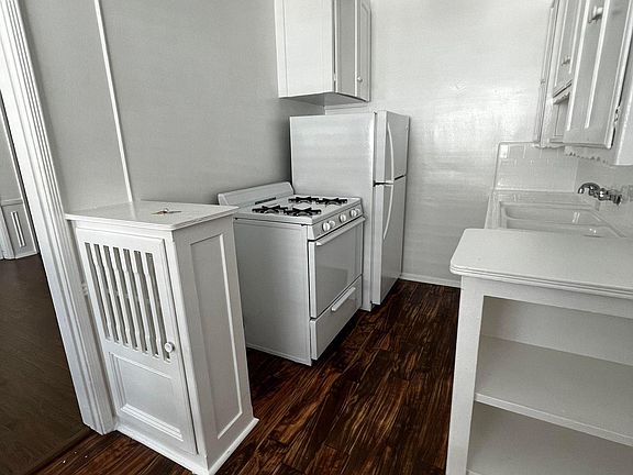 2nd image of 128 S Reeves Dr #9