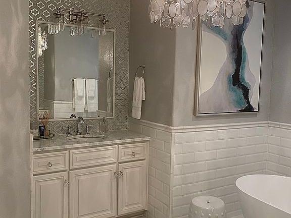 4th image of 2896 Royal Isle Dr