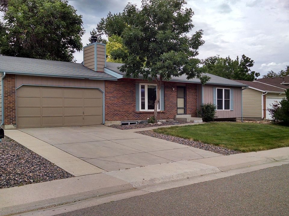 8021 S Estes St Front