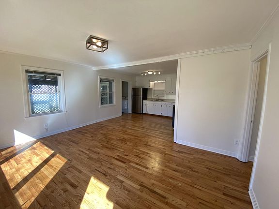 4th image of 313 Meadowlawn Dr