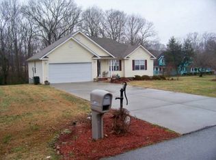 897 Dripping Springs Rd, Winchester, TN 37398