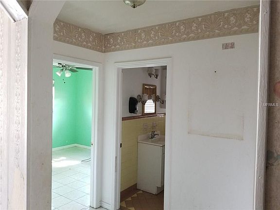 3rd image of 6309 S Adelia Ave