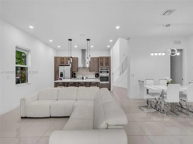 15540 NW 88th Ave — Photo 15