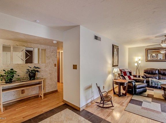 2nd image of 2467 W Winchcomb Dr