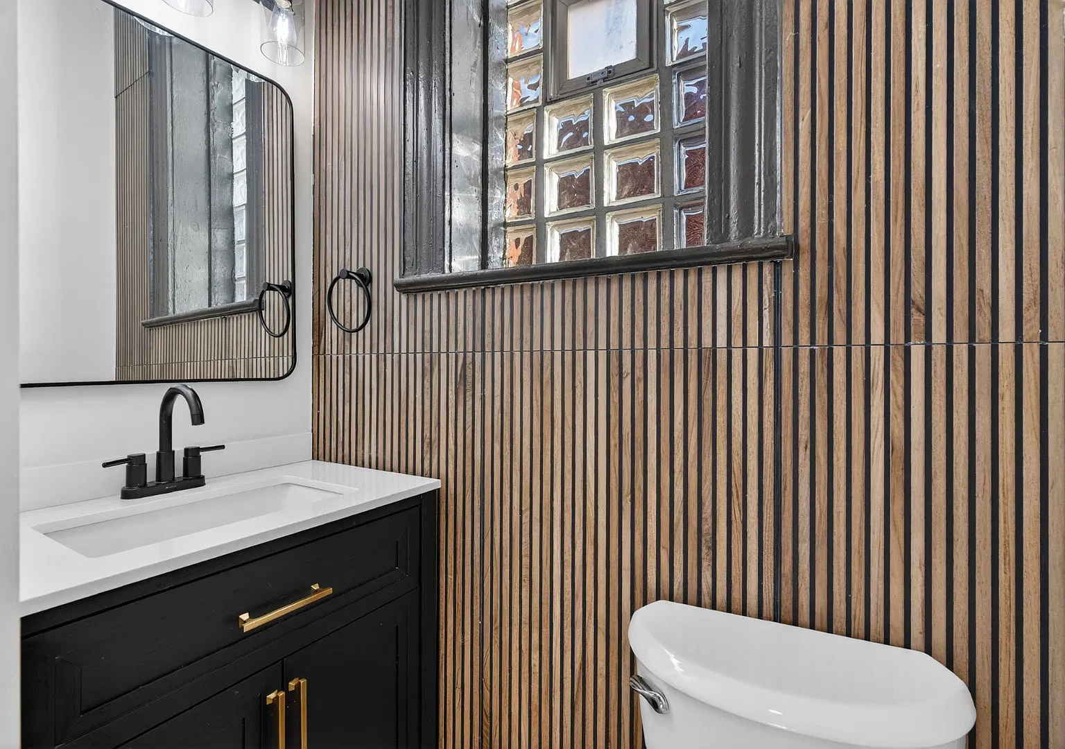 Fully Renovated 4bed Unit In Dutchtown W/Huge Rooms (2nd Floor Unit) — Photo 2