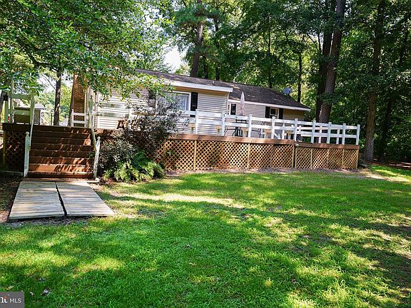 3rd image of 1140 Nevins Pl