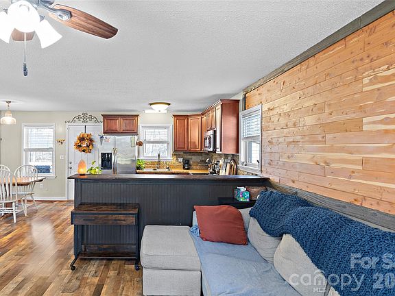 5th image of 1755 Earl Dr