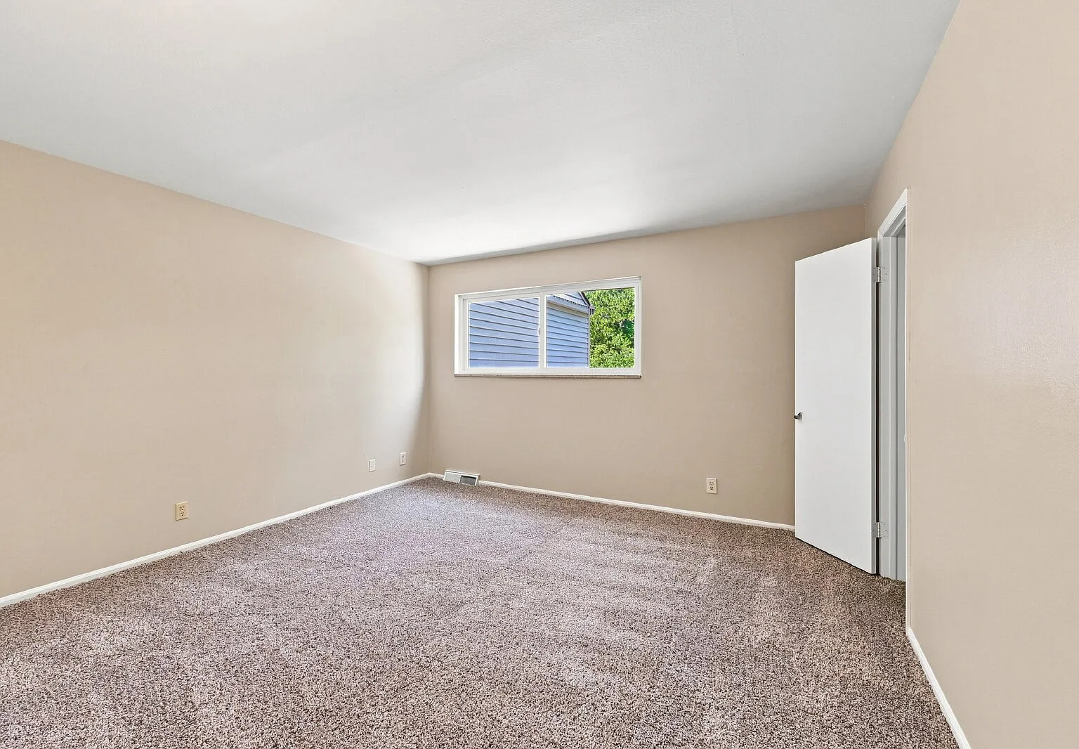 2 bed, 3.0 bath, 1926 sqft, $2,341 — Photo 4