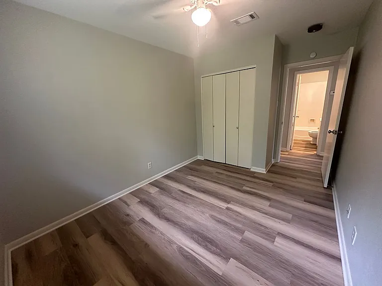 443 Janet Ln — Photo 12