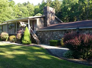 9 Golden Ln, Mill Hall, PA 17751