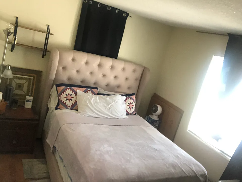 942 E J St E
