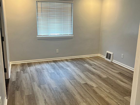 3rd image of 500 Overhill Dr