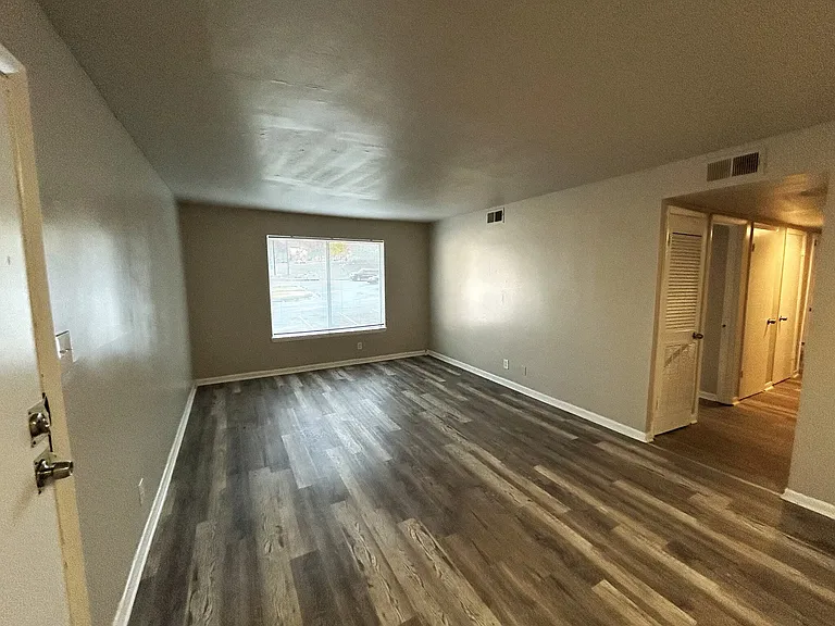 Riverbend Apartments — Photo 5