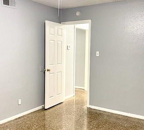 4th image of 4515 Oxford St #6