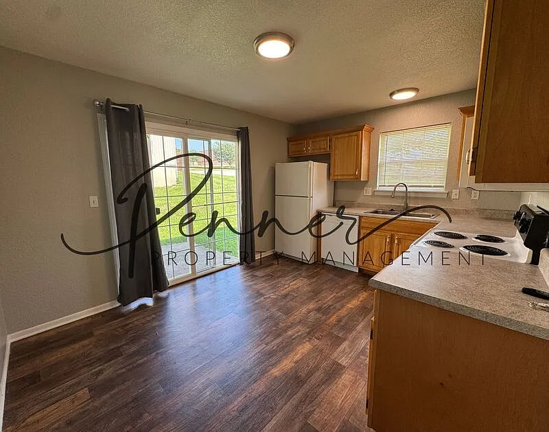 3 bed, 2.0 bath, 1580 sqft, $1,595 — Photo 3
