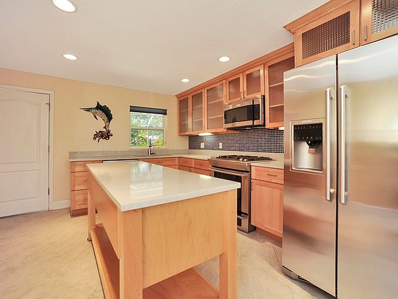 4th image of 371 Harbor Dr