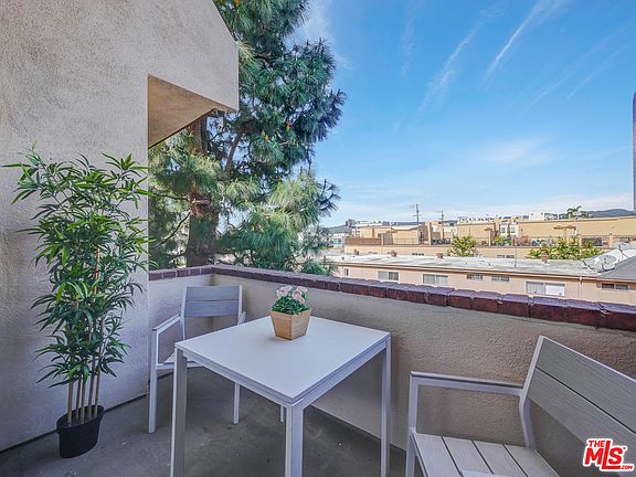 5th image of 1271 Granville Ave APT 402