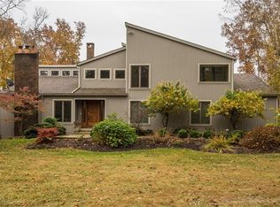 4100 Derrwood Dr, Akron, OH 44333