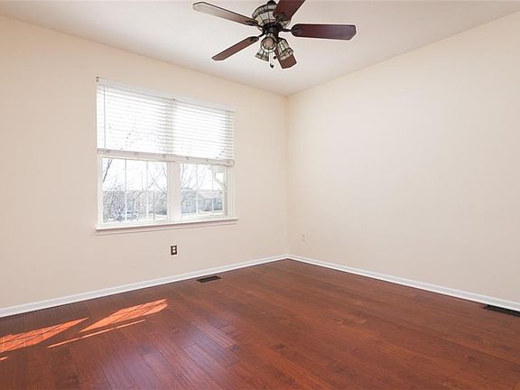5th image of 15804 Conser St