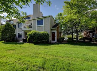 8 Farnham Sq, Parlin, NJ 08859