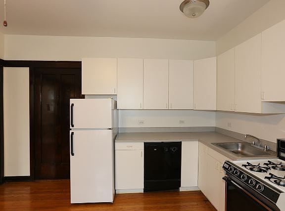 3rd image of 816 W Waveland Ave APT 23
