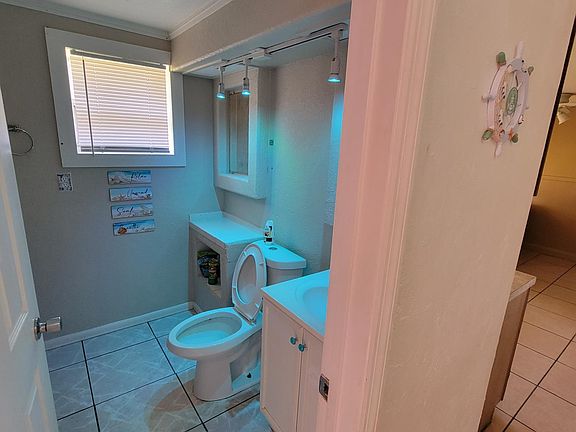 5th image of 6801 Carob Dr