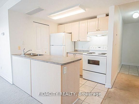 4th image of 310 Central Park Dr #4B