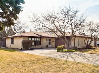 4302 Peacock Ln, Rolling Meadows, IL 60008