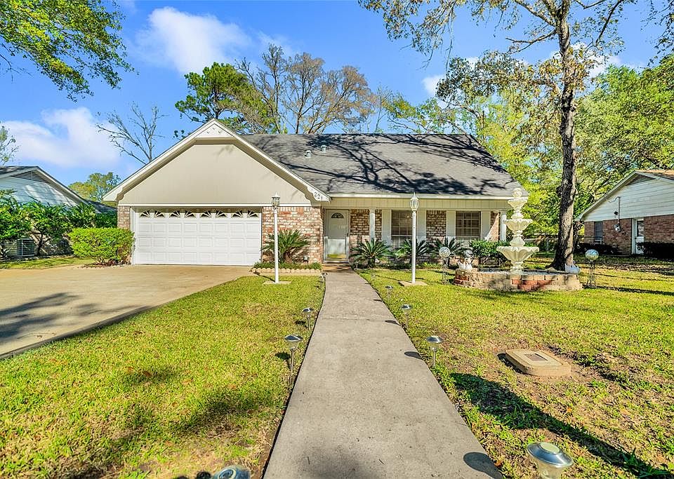 1st image of 221 Normal Park Dr