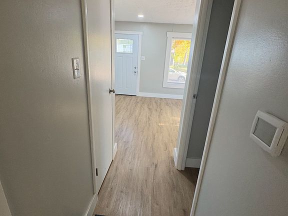 4th image of 1530 N Sheridan Ave