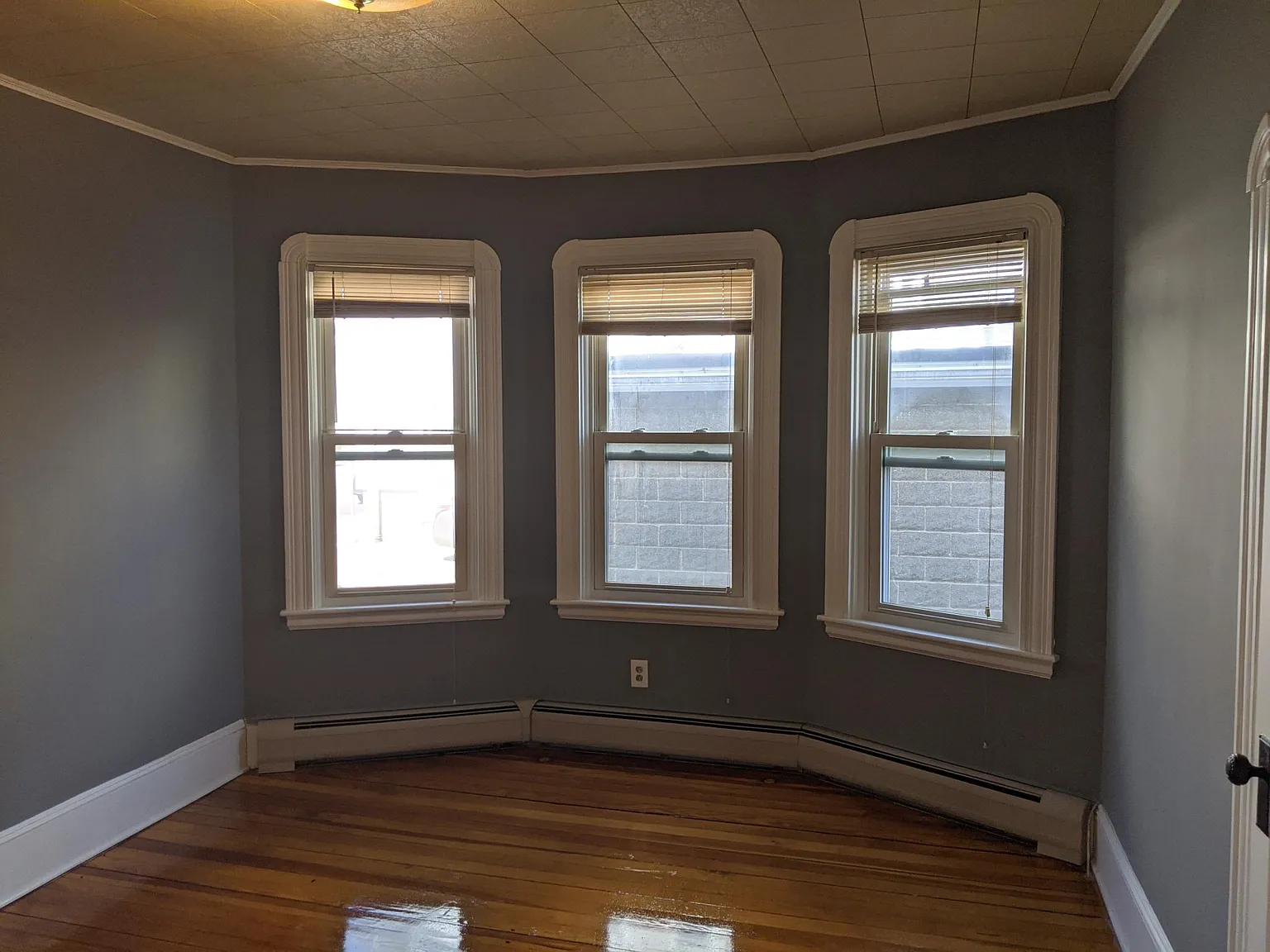 3 bed, $1,900 — Photo 3
